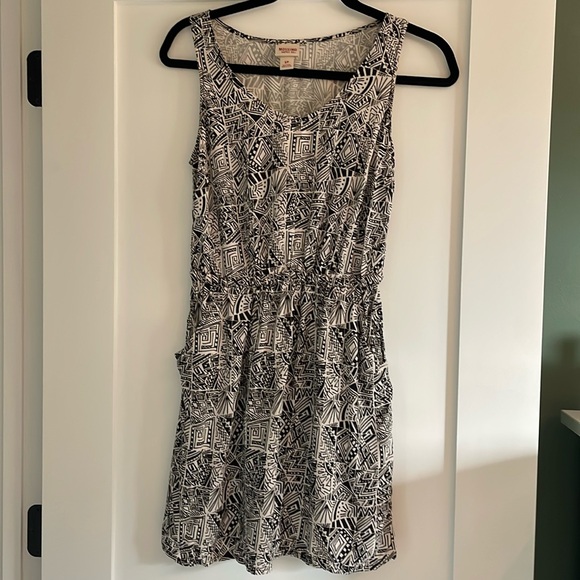 Patterned Mini Dress with Pockets - Picture 1 of 5